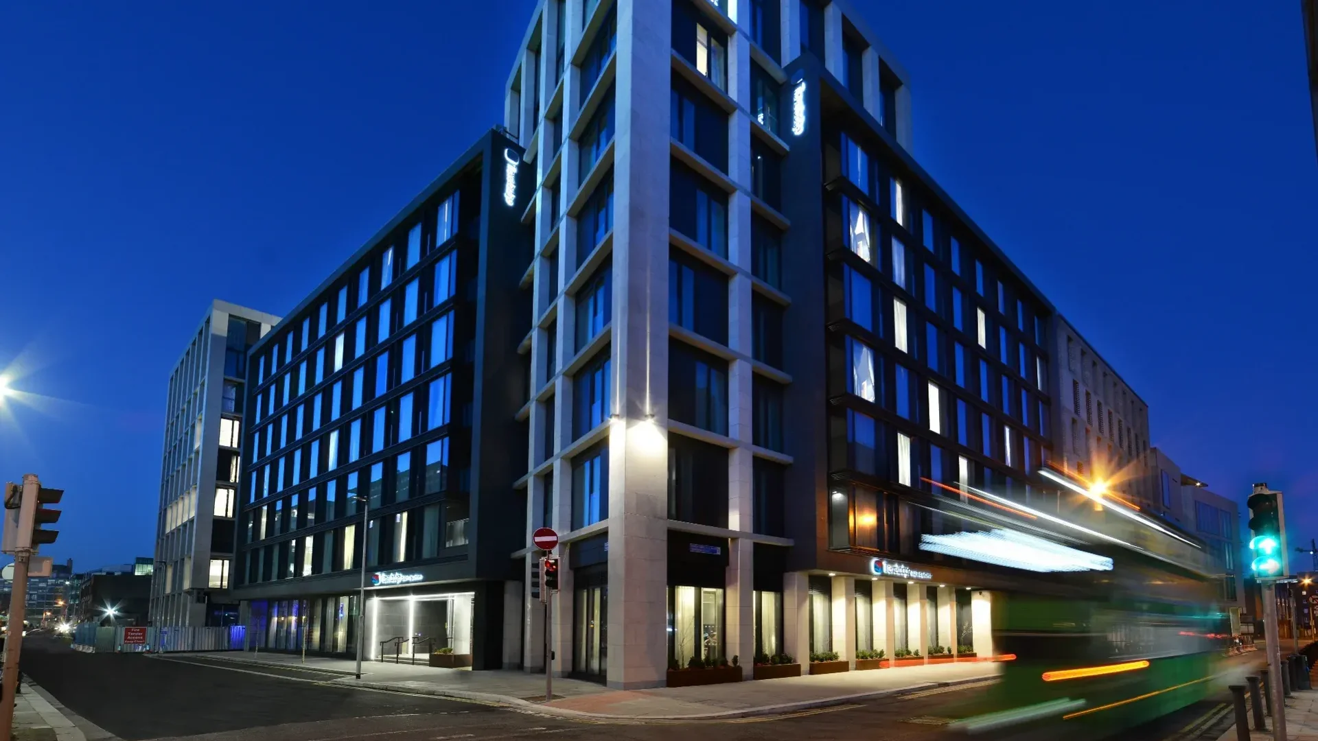 Travelodge Plus Hotel Exterior