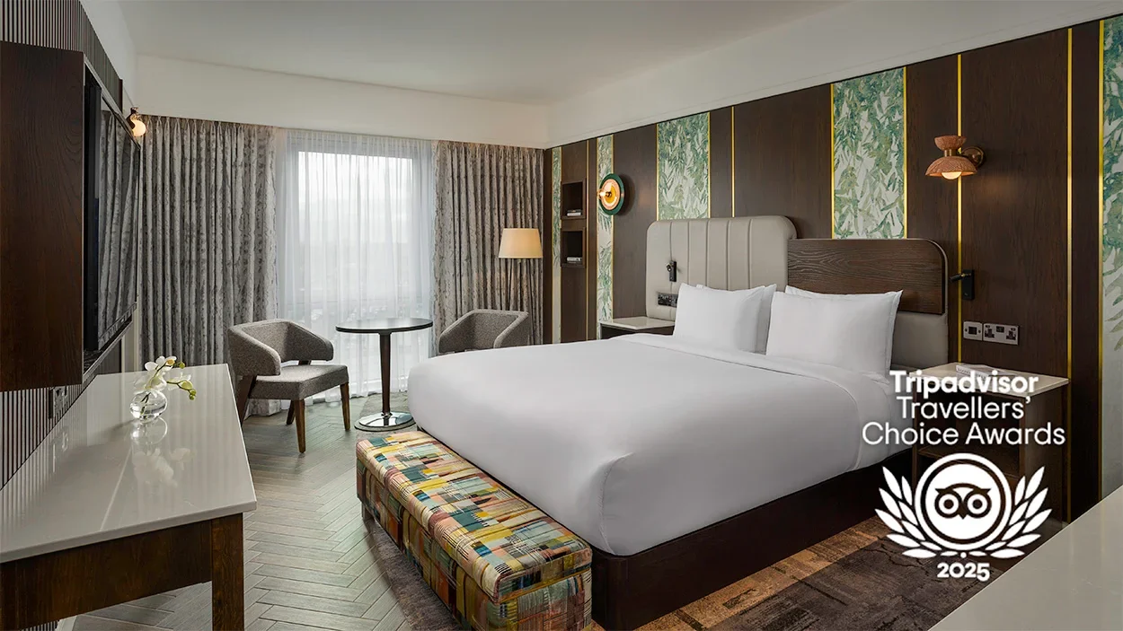 Cp Blanch Badged Banner Min